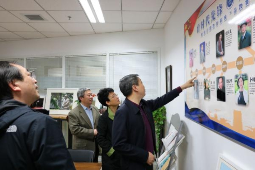 D:\2020-10-28 免费成人直播
办公文档（李斌）\2020-11-11 教工会莅临拍摄、录像（李斌）\2020-11-11 精选\IMG_7747.jpgIMG_7747