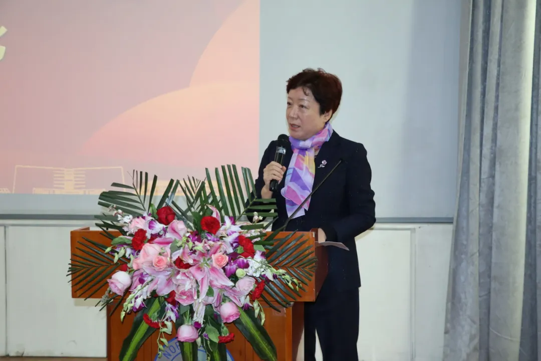 31免费成人直播
  张燕玲老师.jpg