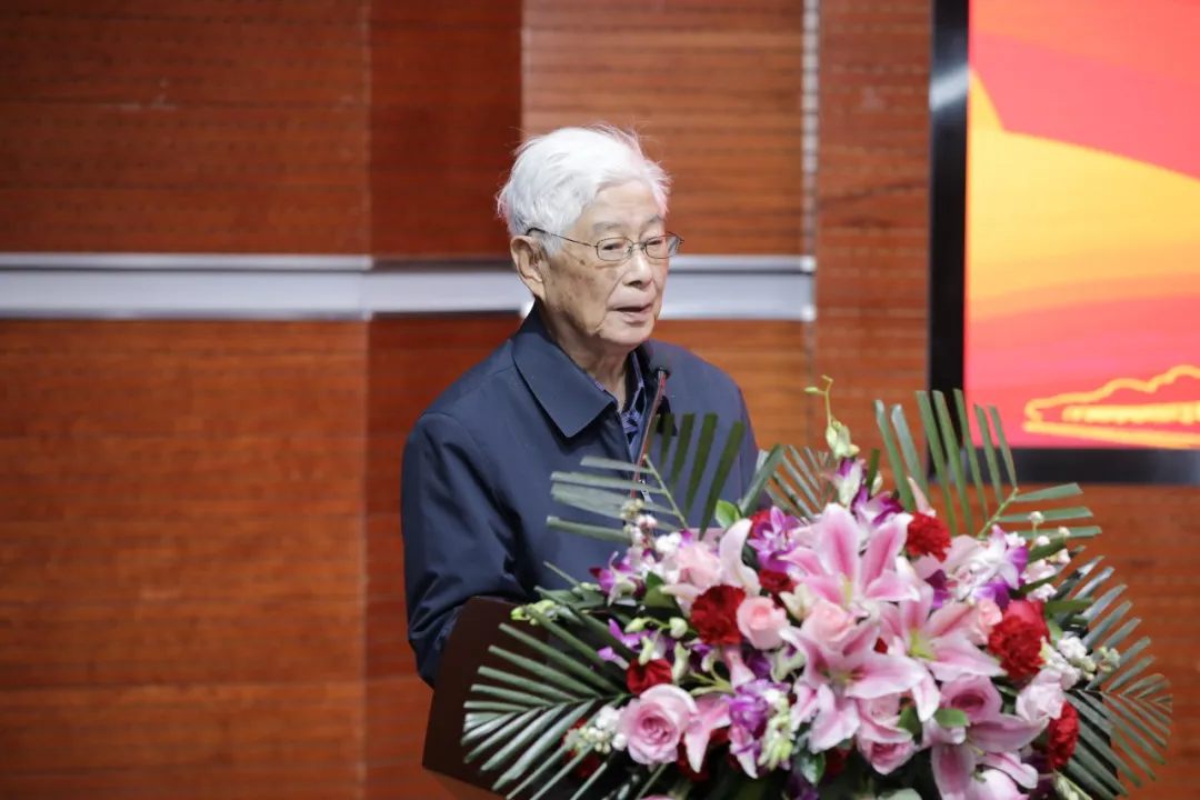 09免费成人直播
资深教授 顾明远先生.jpg
