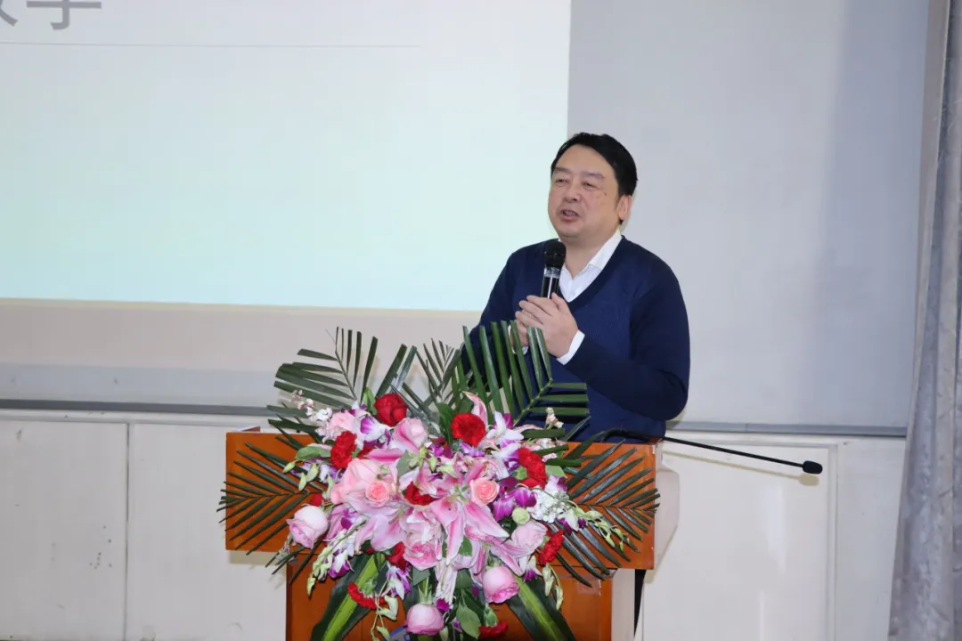 37免费成人直播
第二附属中学正高级教师  何杰老师.jpg